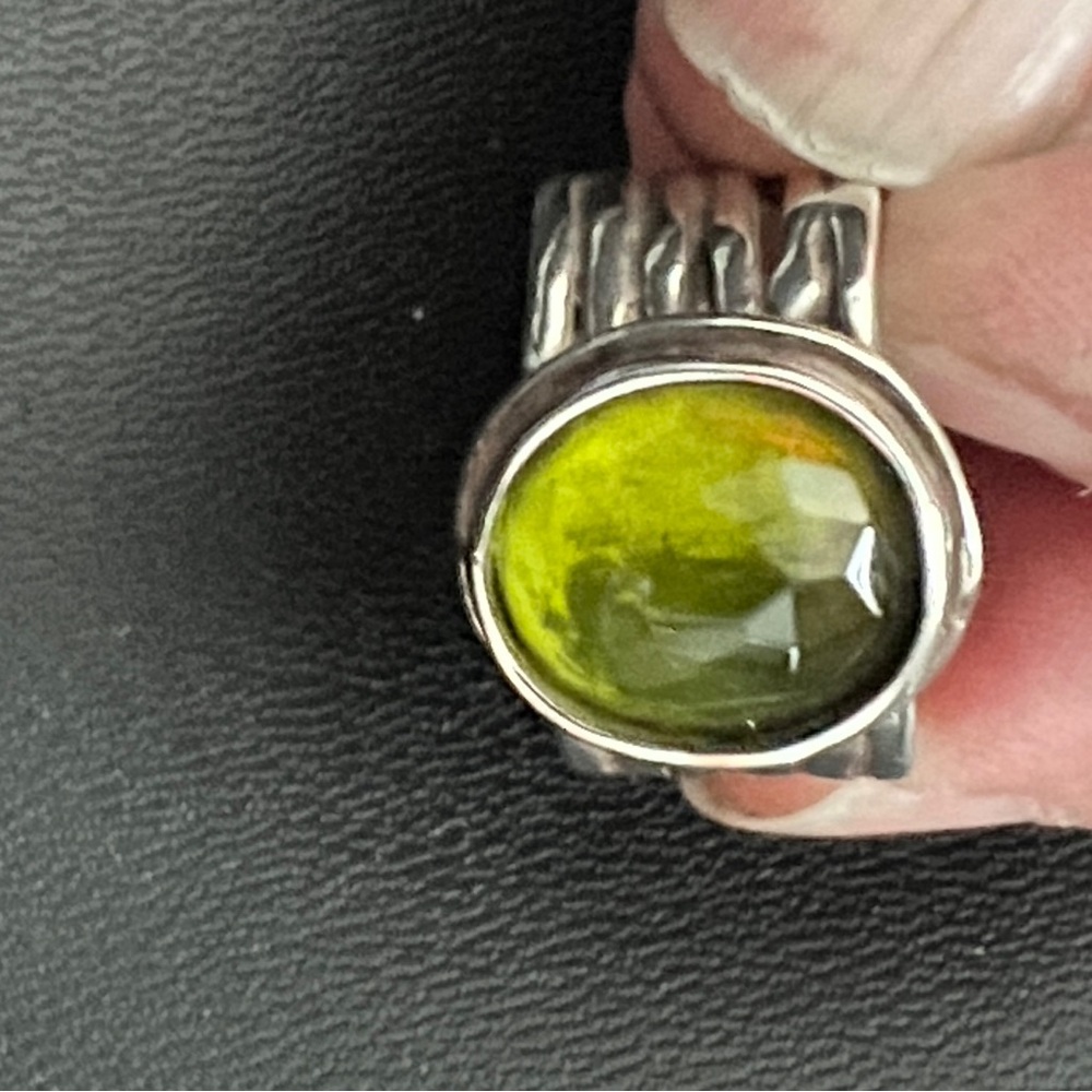 Silpada Silver Ring with Vibrant Green Stone - Picture 3 of 7